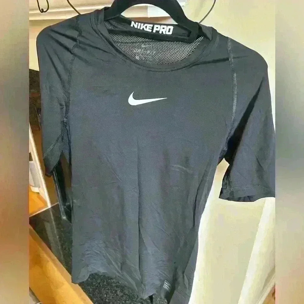 Nike women’s athletic tee, black, large